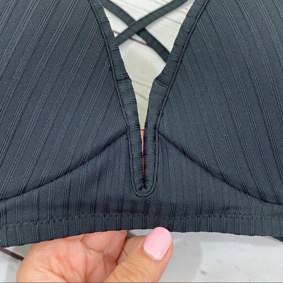 Shade & Shore Ribbed V-Bone Bikini Top 34D - Picture 4 of 7